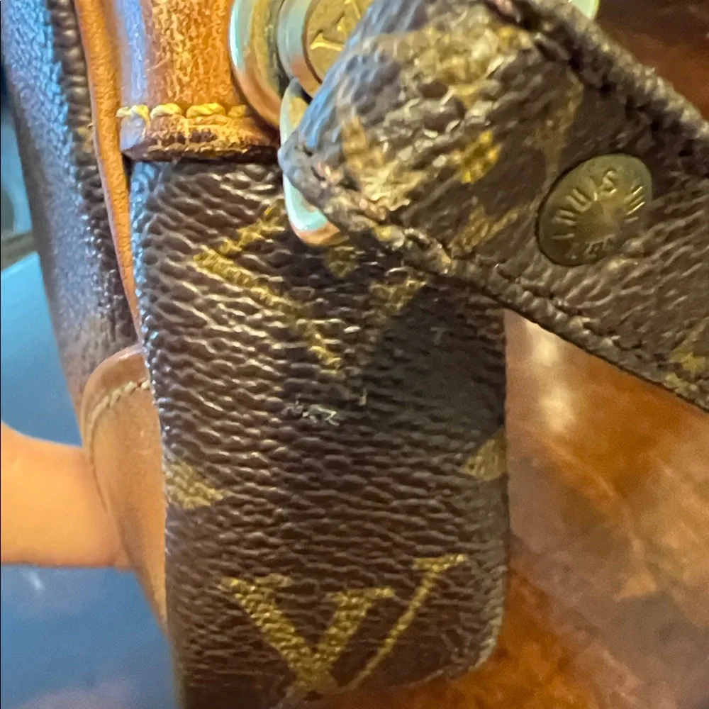 SOLD!!! Authentic Vintage Louis Vuitton Brown and Tan Monogram Clutch/Bag - Picture 14 of 17